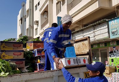 بلدية "الجنوبية" تقوم بحملة واسعة على الباعة الجائلين في مجمع 907 بالرفاع