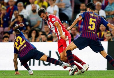 برشلونة يستنجد بالمخضرم ستيواني لإراحة ميسي وسواريز