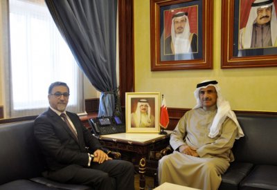 وزير الإسكان يبحث مع النائب الكوهجي مشاريع المحرق