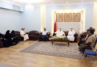 محافظ العاصمة يستقبل أهالي الجفير لبحث احتياجاتهم الاسكانية