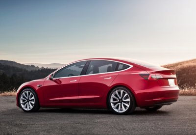 شركة Tesla تعرض على القراصنة إختراق سيارة Tesla Model 3