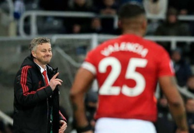  مدرب مانشستر يونايتد يحذر لاعبيه