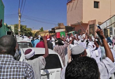السودان.. مسيرة احتجاج إلى البرلمان والمعلمون على الخط