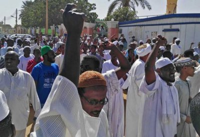 الشرطة السودانية تطلق الغاز على "مسيرة البرلمان"