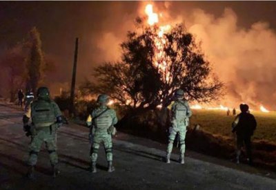 ارتفاع عدد ضحايا انفجار خط أنابيب النفط بالمكسيك إلى 73 قتيلا
