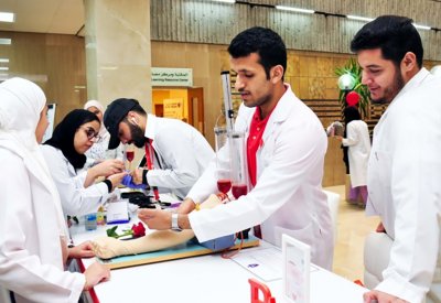 جامعة الخليج العربي تنظم حملة للتبرع بالدم بالتعاون مع السلمانية وحمد الجامعي