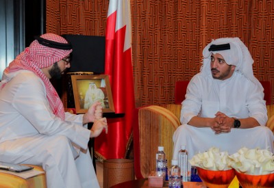 خالد بن حمد يستقبل وزير شؤون الشباب والرياضة أيمن المؤيد