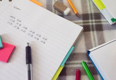خبراء يحذرون من مخاطر التوقف عن الكتابة باليد