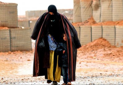 مصالحات فردية في "الركبان".. عبر تجار مواد غذائية!