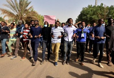 السودان.. دعوات لمظاهرات عامة والصلاة في الساحات