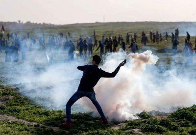  مقتل فلسطيني وإصابة آخرين بمواجهات على حدود قطاع غزة