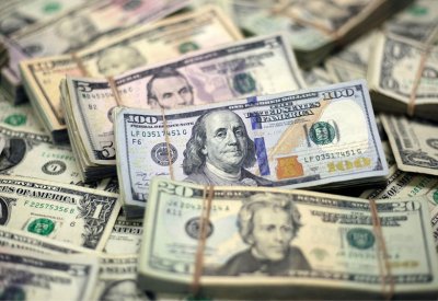  الدولار ينخفض مع عودة التركيز إلى اجتماع الفدرالي الأمريكي