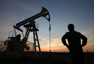 النفط يهبط بفعل تباطؤ نمو اقتصاد ثاني أكبر مستهلك بالعالم