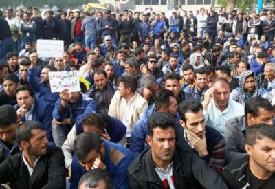 70 % من عمال إيران البالغ عدهم 14 مليونا تحت خط الفقر
