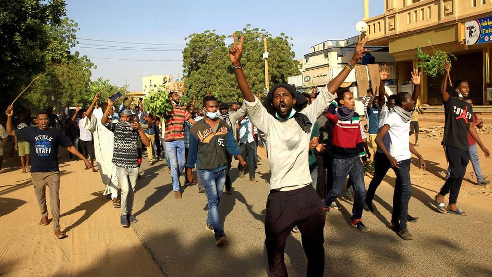 السودان.. 22 حزباً سياسياً تطالب بحكومة انتقالية