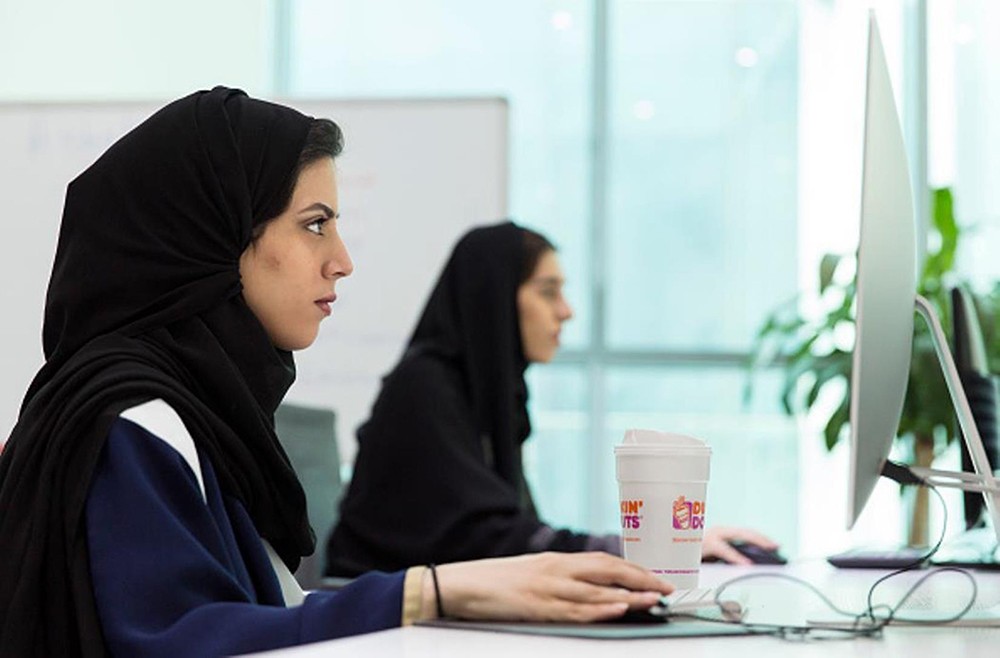 الصعوبات التي تواجه المرأة في الحياة العامة
