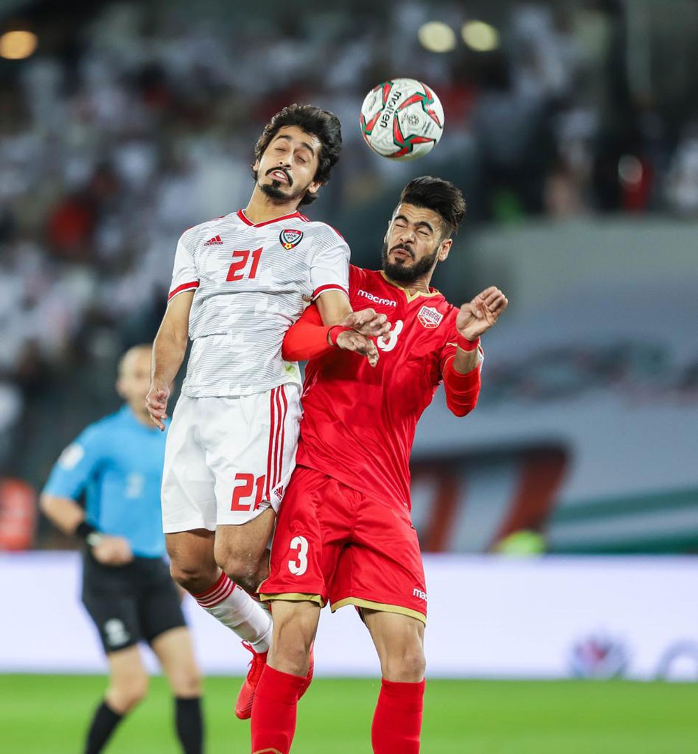 الأحمر والأبيض يتعادلان إيجابيا بهدف في افتتاح كأس آسيا 2019