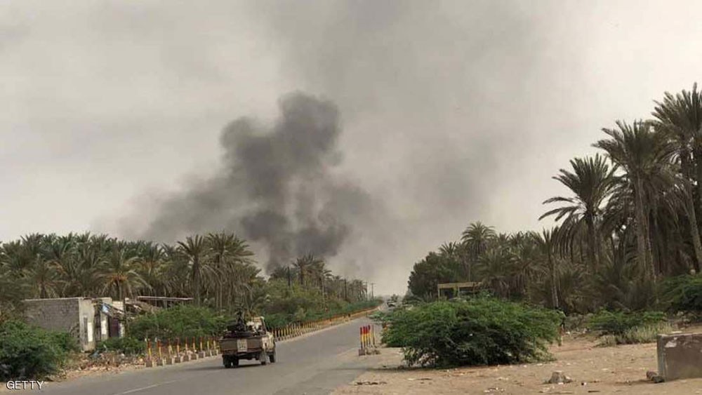  الحديدة.. حريق هائل يلتهم مخازن إغاثية بسبب قصف حوثي