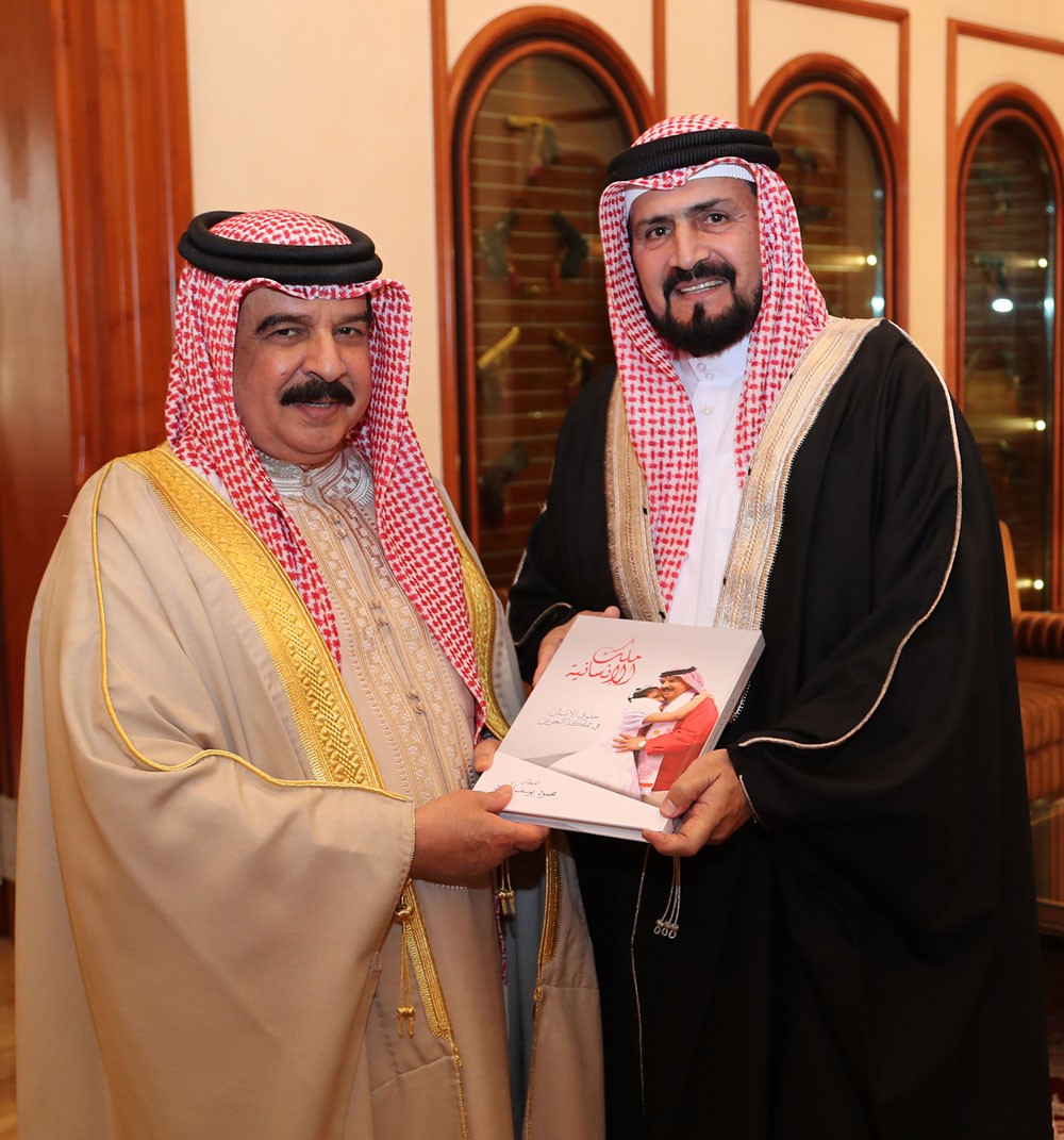 جلالة الملك المفدى يعرب عن إعتزازه بالكفاءات البحرينية