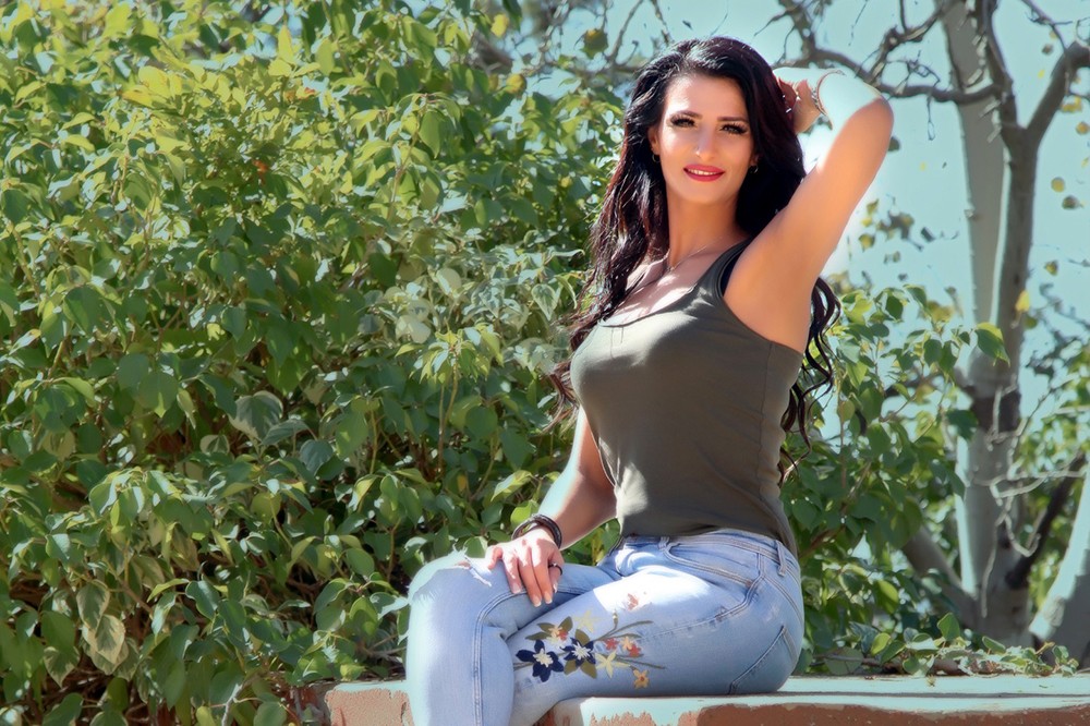 الفنانة بسيم تطلق ست أغنيات بلغات عالمية