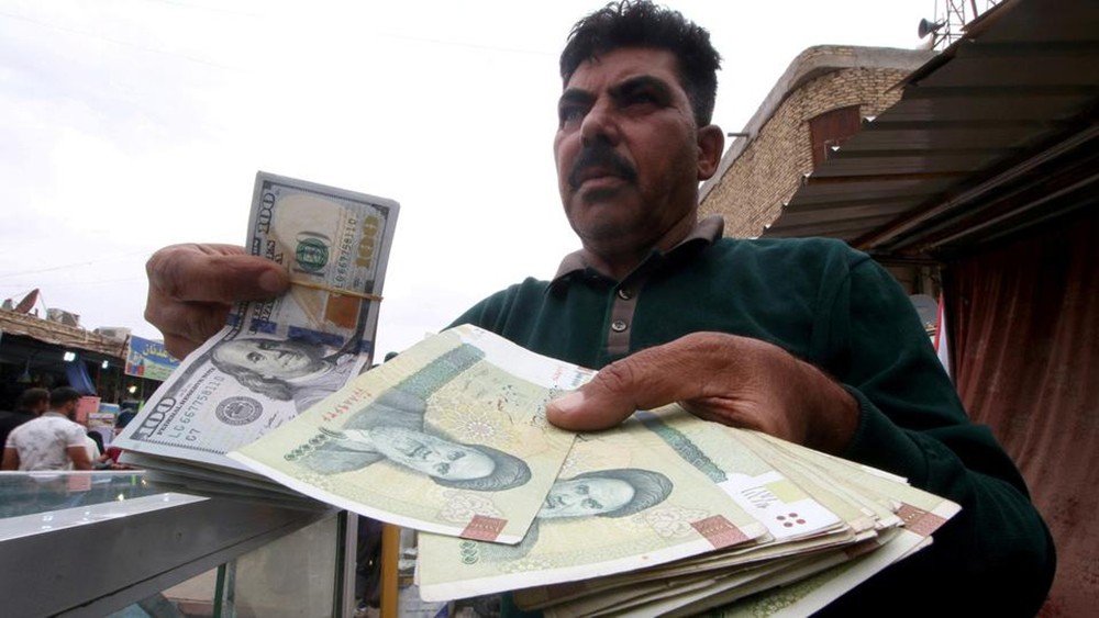 ماذا يعني قيام إيران بحذف أصفار من عملتها؟