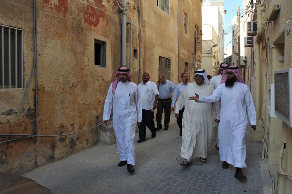 مدير عام بلدية المحرق يتفقد الاحتياجات البلدية لمنطقة الحد