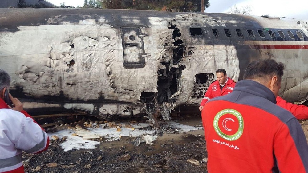 تحطم طائرة شحن عسكرية قرب طهران ومقتل 15 على متنها