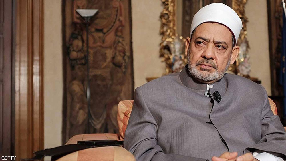  بعد معاقبة فتاة "فيديو الحضن".. شيخ الأزهر يتدخل