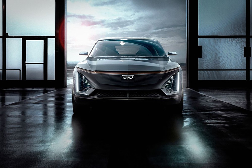 الكشف عن الصور التشويقية لأول سيارة كهربائية من العلامة التجارية الفاخرة Cadillac