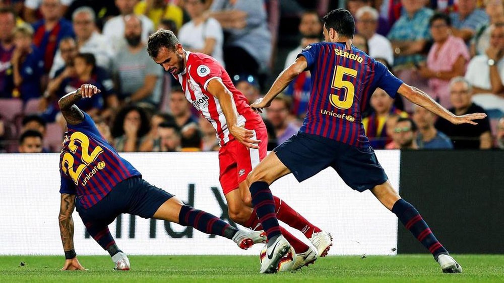 برشلونة يستنجد بالمخضرم ستيواني لإراحة ميسي وسواريز