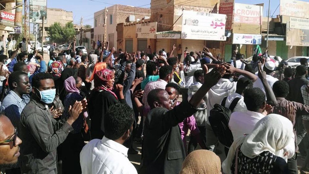 تظاهرات في الخرطوم.. والشرطة تطلق الغاز المسيل للدموع