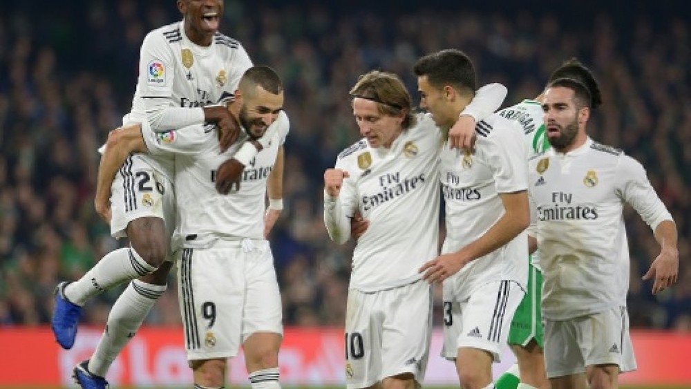 بطولة إسبانيا: قمة نارية بين ريال مدريد وإشبيلية واختبار سهل لبرشلونة