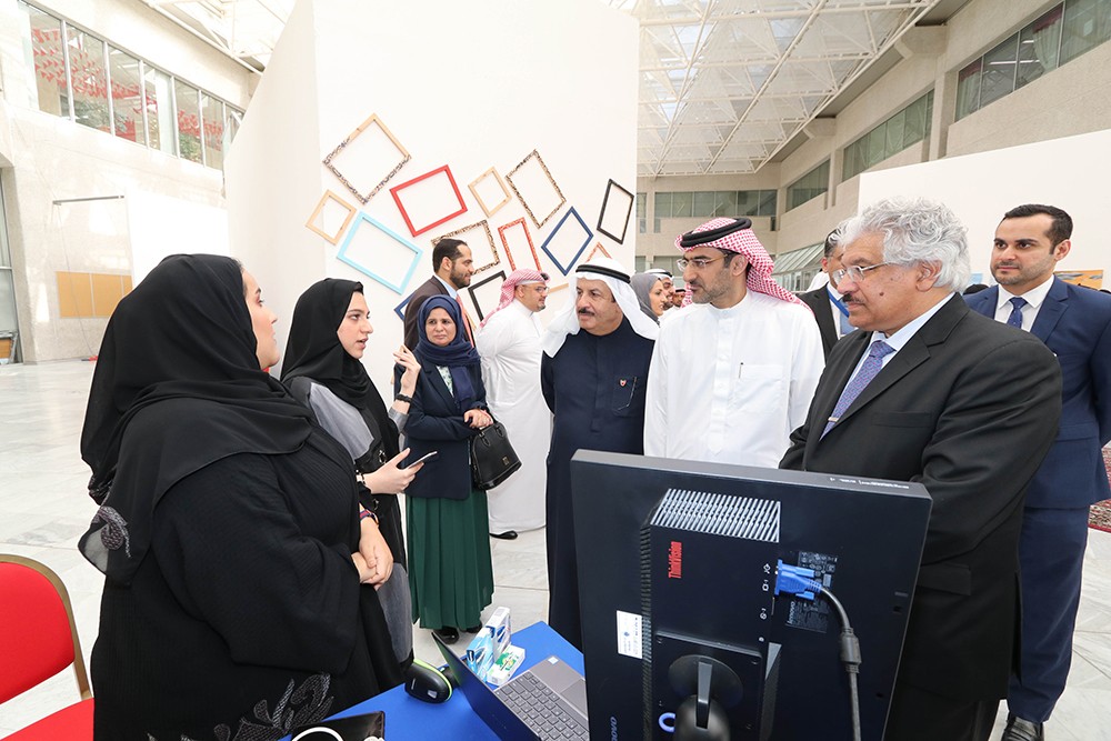 رئيس جامعة البحرين يثني على الخدمات المجتمعية لمشاريع الطلبة ‎