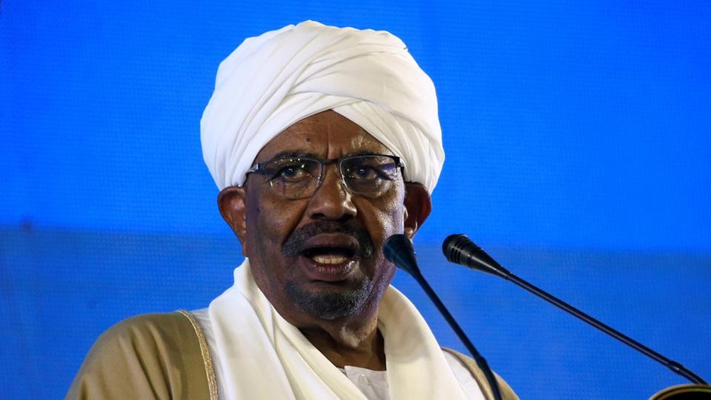 البشير: مخربون من أعداء الوطن وأحزاب استغلوا التظاهرات