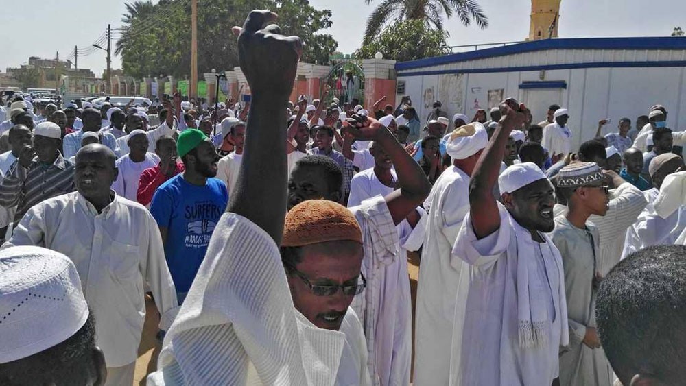 الشرطة السودانية تطلق الغاز على "مسيرة البرلمان"