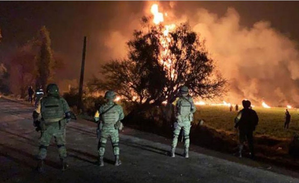 ارتفاع عدد ضحايا انفجار خط أنابيب النفط بالمكسيك إلى 73 قتيلا