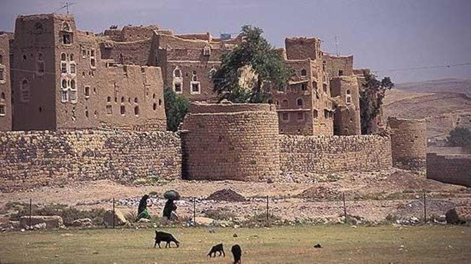 اليمن.. ميليشيا الحوثي تنهب مخطوطات أثرية في زبيد
