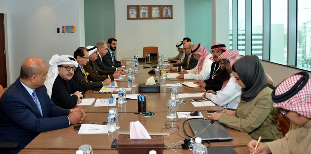 "وزير الصناعة" يجتمع برئيس وأعضاء لجنة الصناعة والطاقة بغرفة تجارة وصناعة البحرين  