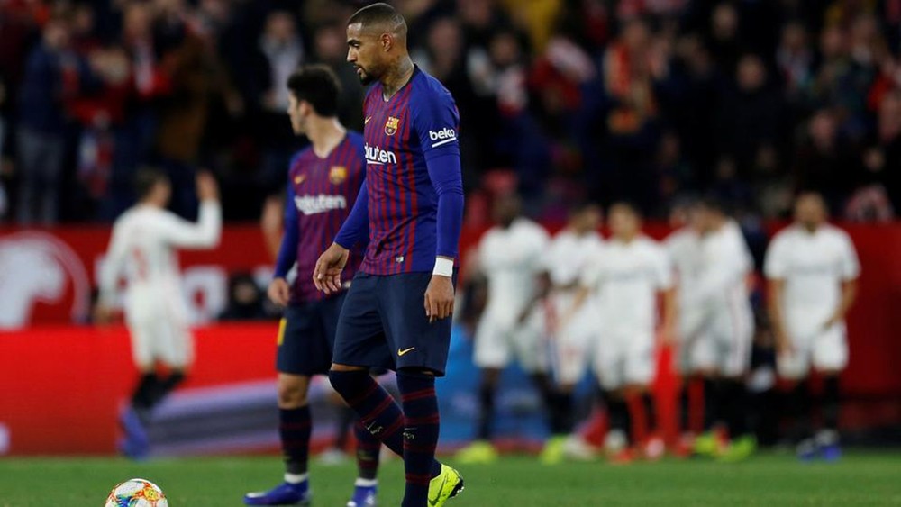 بمشاركة بواتينغ..برشلونة يخسر أمام إشبيلية في كأس الملك