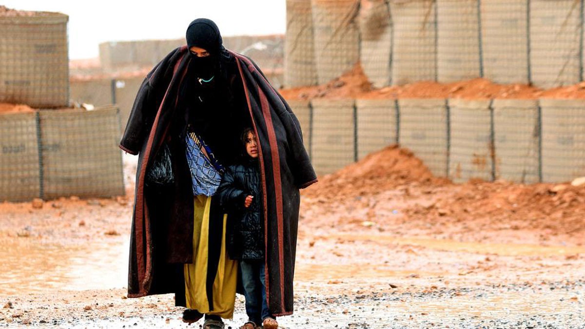 مصالحات فردية في "الركبان".. عبر تجار مواد غذائية!