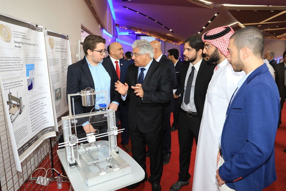 هندسة جامعة البحرين تعرض 62 مشروع تخرج لطلبتها