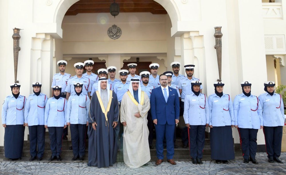 وزير الداخلية يفتتح المعرض التوعوي لبرنامج معا