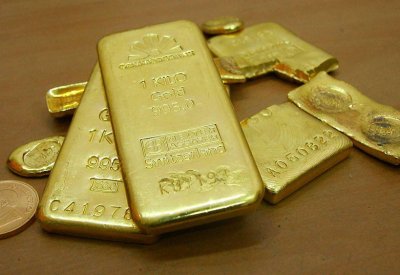  الذهب ينخفض بعد ثاني أسبوع من المكاسب