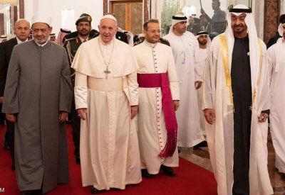  محمد بن زايد يرحب بضيفي الإمارات.. شيخ الأزهر والبابا فرنسيس