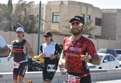 ناصر بن حمد يشيد بتحقيق الفريق البحريني نتائج مميزة في سباق دبي للترايثلون  