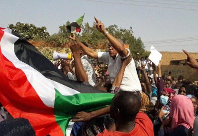 السودان.. وقفة صمت بوجه القضاء وتمسك بحيادية التحقيق