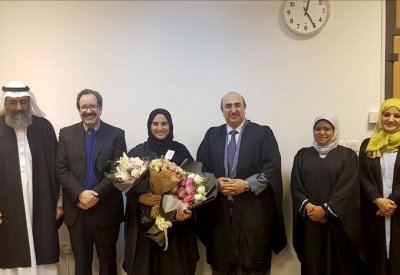 طالبة في جامعة البحرين تطور نموذجاً لمعرفة كمية الطاقة الناتجة عن الحرارة