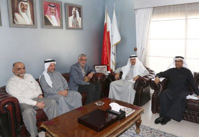 محافظ العاصمة يستقبل ممثلين عن أهالي سترة ويبحث احتياجات المنطقة الخدمية والاجتماعية