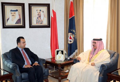 معالي وزير الداخلية يستقبل علي العرادي عضو مجلس الشورى