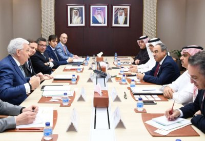 وزير الأشغال يبحث فرص الاستثمار